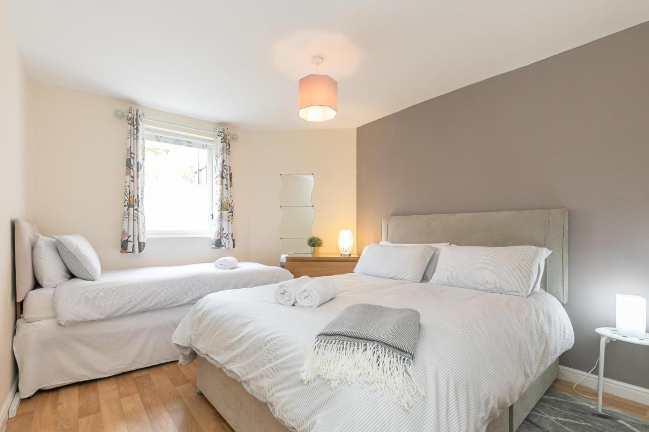 Dicksonfield Quiet Central Family Apartment With Parking เอดินบะระ ภายนอก รูปภาพ