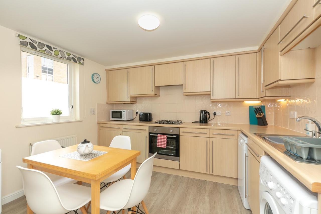 Dicksonfield Quiet Central Family Apartment With Parking เอดินบะระ ภายนอก รูปภาพ