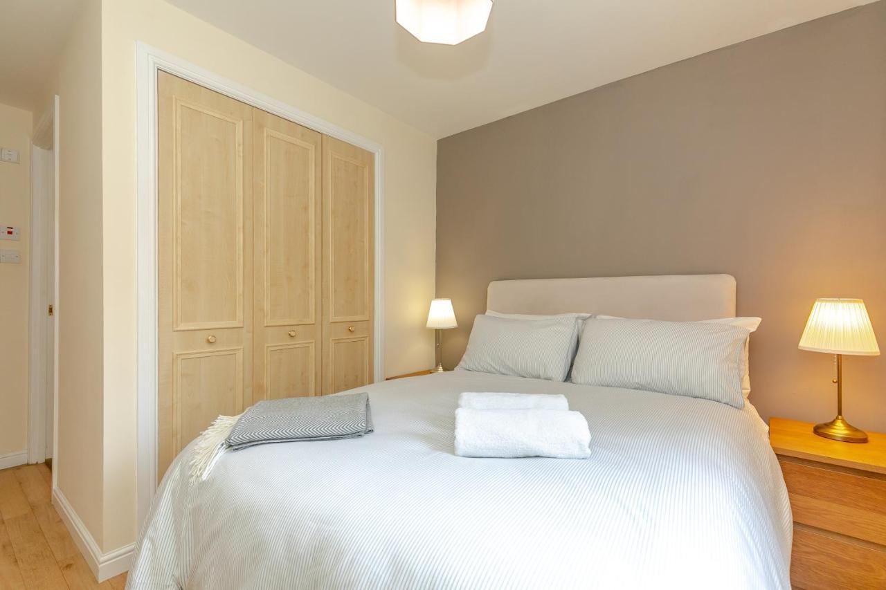 Dicksonfield Quiet Central Family Apartment With Parking เอดินบะระ ภายนอก รูปภาพ